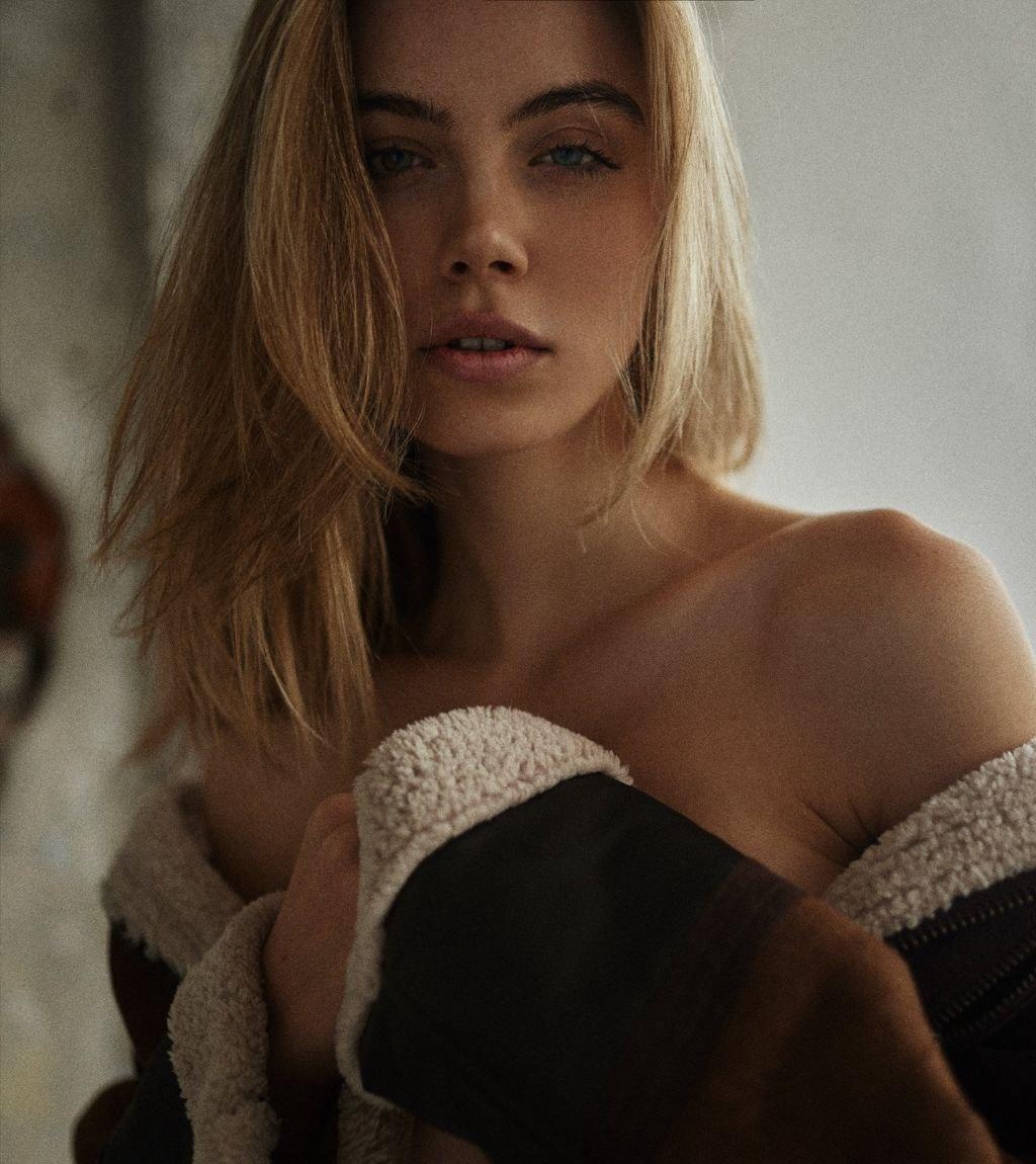 Надюха привлекательная девушка из Калуги цена от 10000 руб